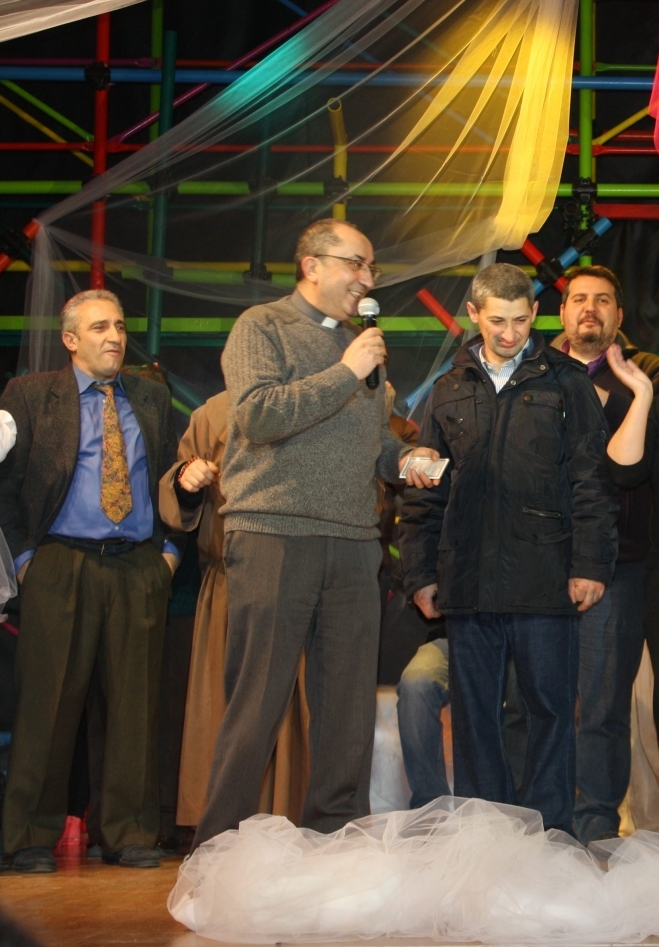 Va in scena il “Panta rei” di Don Franco, tutto esaurito al teatro di San Bartolomeo in Galdo Va in scena il “Panta rei” di Don Franco, tutto esaurito al teatro di San Bartolomeo in Galdo