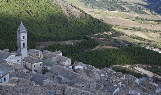 Boom di turisti sui Monti Dauni: a ruba case in affitto. I borghi si sono popolati di turisti. E’ stata un’estate di rinascita per i comuni dell’Appennino Boom di turisti sui Monti Dauni: a ruba case in affitto. I borghi si sono popolati di turisti. E’ stata un’estate di rinascita per i comuni dell’Appennino