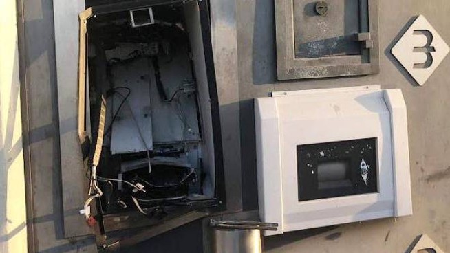 Bomba allo sportello automatico delle Poste: banditi scappano col malloppo, il colpo al postamat di Alberona Bomba allo sportello automatico delle Poste: banditi scappano col malloppo, il colpo al postamat di Alberona