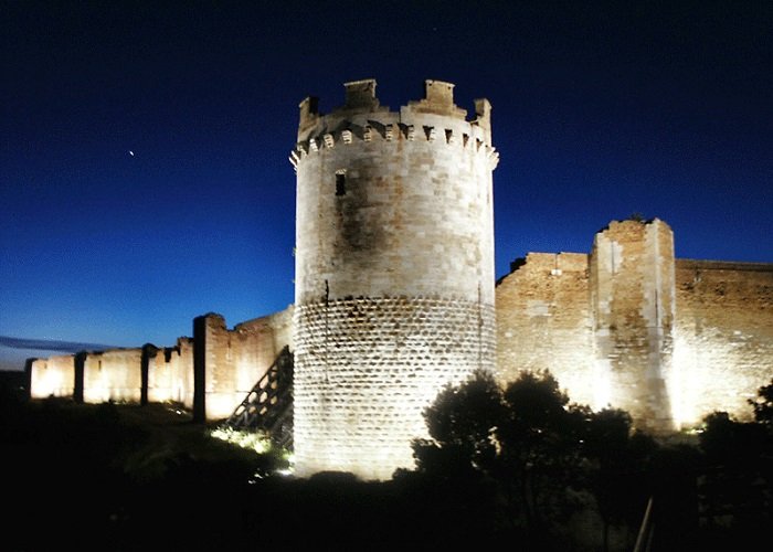 Al Castello Svevo – Angioino tanti soldi e pochi lavori Al Castello Svevo – Angioino tanti soldi e pochi lavori